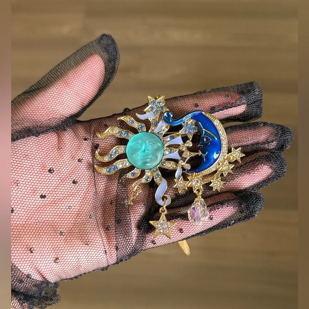 ✨ Sun & Moon Pendant Necklace / Brooch – 2-in-1 ✨